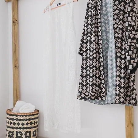 Petros & Aparthotel 3*