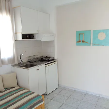 Petros & 4* Naxos City