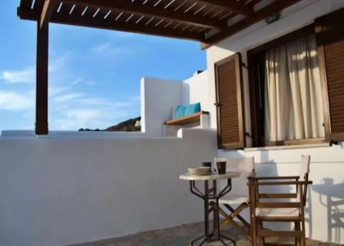 Petros & 4* Naxos City