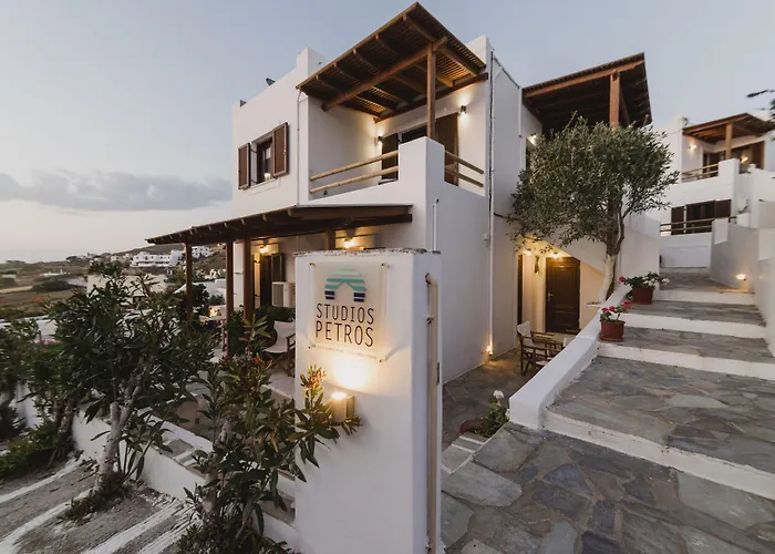 Petros & 4* Naxos City