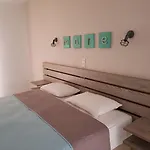 Aparthotel Petros & 4*