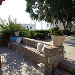 Aparthotel Petros &