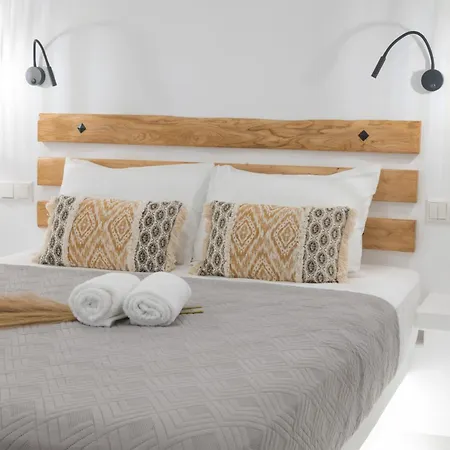 Petros & 2* Naxos City