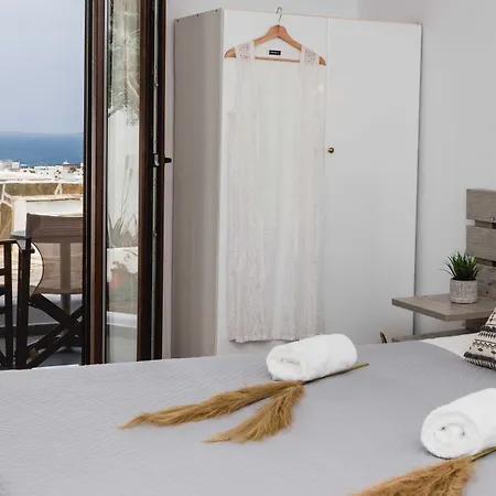 Petros & Naxos City